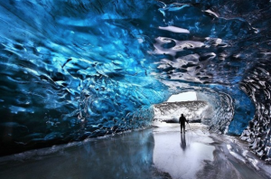 an ice cave that looks like a wave